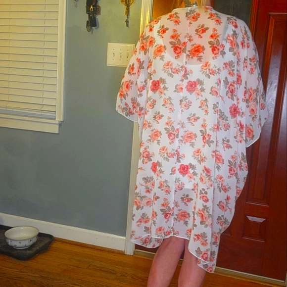 Forever 21 pool/beach cover up floral sheer comfy never worn!!✨ - Picture 4 of 7